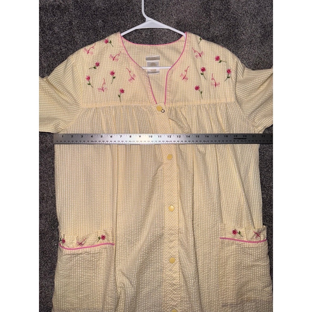 Secret Treasures Women's Yellow Seersucker Embroidered Floral Nightgown - Medium - Picture 5 of 12